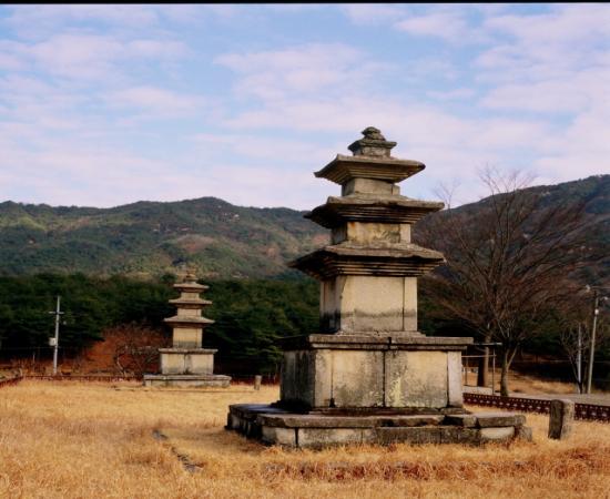 산청 단속사지 동 삼층석탑 이미지